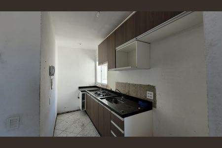 Cozinha de apartamento para alugar com 2 quartos, 46m² em Jardim das Oliveiras, Itaquaquecetuba