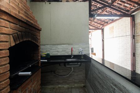 Casa de condomínio à venda com 100m², 2 quartos e 1 vaga Casa de condomínio à venda com 100m², 2 quartos e 1 vagaCondomínio - Salão e Churrasqueira