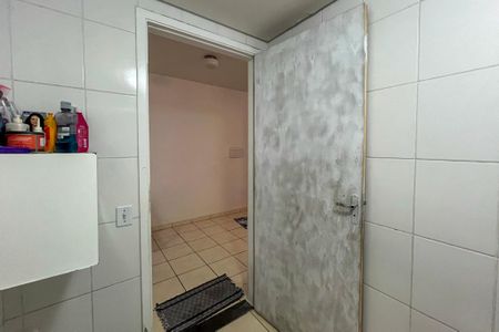 Banheiro de apartamento à venda com 2 quartos, 60m² em Parque Fongaro, São Paulo