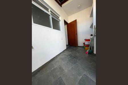 Área externa de casa à venda com 4 quartos, 187m² em Pinheirinho, Santo André