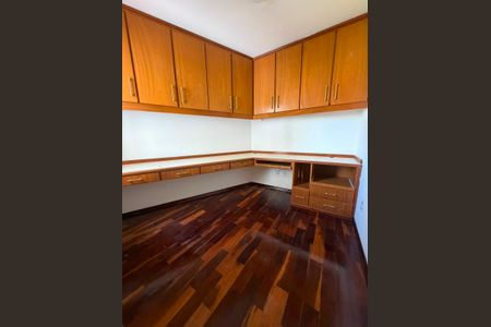 Quarto de casa à venda com 4 quartos, 187m² em Pinheirinho, Santo André