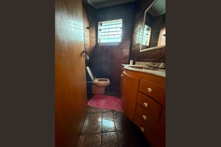 Banheiro de casa à venda com 4 quartos, 187m² em Pinheirinho, Santo André
