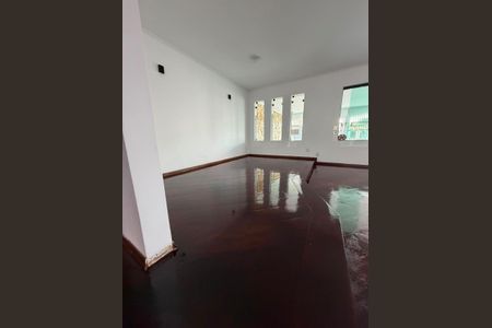 Casa à venda com 4 quartos, 187m² em Pinheirinho, Santo André