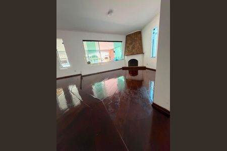 Sala de casa à venda com 4 quartos, 187m² em Pinheirinho, Santo André