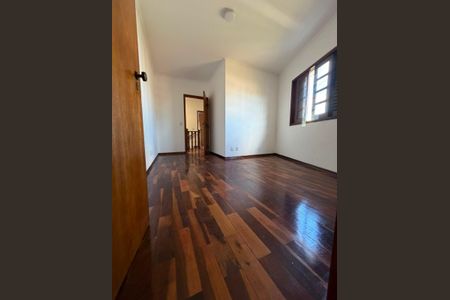 Quarto de casa à venda com 4 quartos, 187m² em Pinheirinho, Santo André