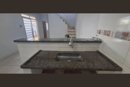 Casa para alugar com 240m², 4 quartos e 2 vagas Casa para alugar com 240m², 4 quartos e 2 vagasCozinha