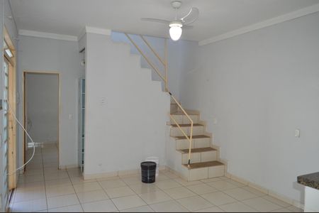 Casa para alugar com 240m², 4 quartos e 2 vagasSala