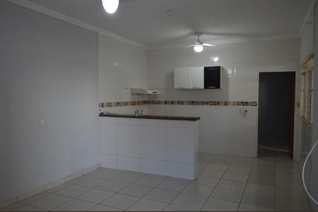 Casa para alugar com 240m², 4 quartos e 2 vagasSala