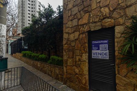 Apartamento para alugar com 122m², 3 quartos e 2 vagas Apartamento para alugar com 122m², 3 quartos e 2 vagasFachada + Placa