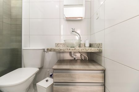 Banheiro de apartamento para alugar com 2 quartos, 47m² em Chácara Seis de Outubro, São Paulo
