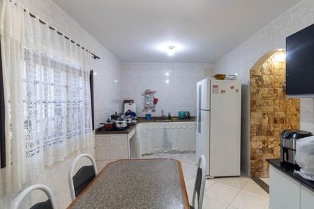Casa à venda com 98m², 2 quartos e 3 vagas Casa à venda com 98m², 2 quartos e 3 vagasCozinha e Área de Serviço