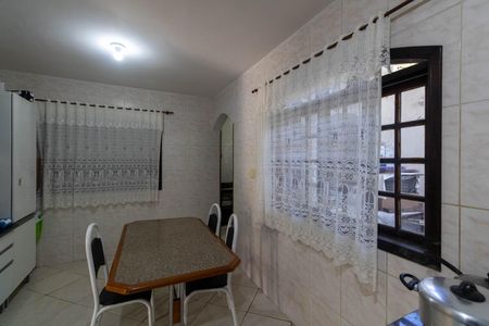 Casa à venda com 98m², 2 quartos e 3 vagas Casa à venda com 98m², 2 quartos e 3 vagasCozinha e Área de Serviço