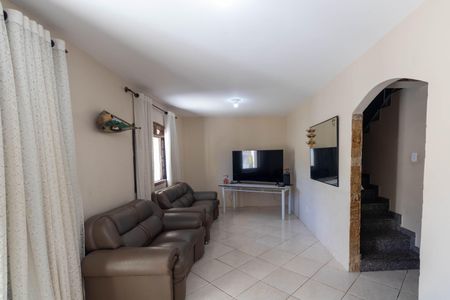 Casa à venda com 98m², 2 quartos e 3 vagas Casa à venda com 98m², 2 quartos e 3 vagasSala