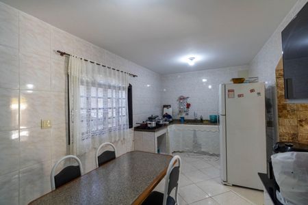 Casa à venda com 98m², 2 quartos e 3 vagas Casa à venda com 98m², 2 quartos e 3 vagasCozinha e Área de Serviço