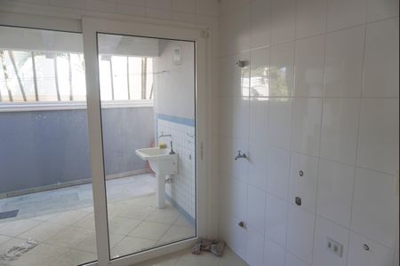 Casa de condomínio para alugar com 455m², 4 quartos e 6 vagas Casa de condomínio para alugar com 455m², 4 quartos e 6 vagasÁrea de Serviço