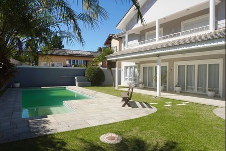 Casa de condomínio para alugar com 455m², 4 quartos e 6 vagas Casa de condomínio para alugar com 455m², 4 quartos e 6 vagasÁrea Externa