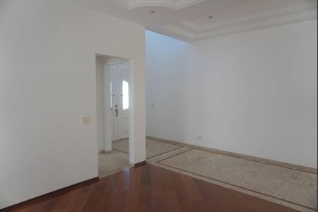 Casa de condomínio para alugar com 455m², 4 quartos e 6 vagas Casa de condomínio para alugar com 455m², 4 quartos e 6 vagasSala