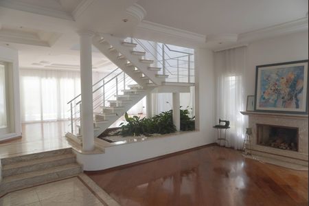 Casa de condomínio para alugar com 455m², 4 quartos e 6 vagas Casa de condomínio para alugar com 455m², 4 quartos e 6 vagasSala