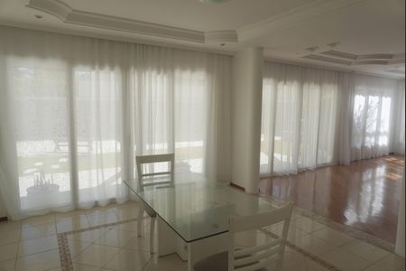 Casa de condomínio para alugar com 455m², 4 quartos e 6 vagas Casa de condomínio para alugar com 455m², 4 quartos e 6 vagasSala de Jantar