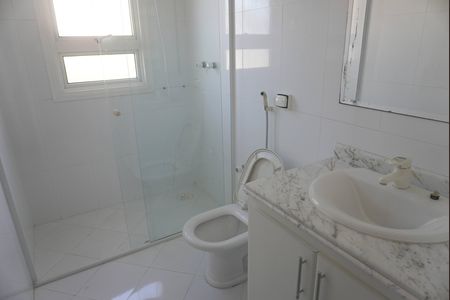 Casa de condomínio para alugar com 455m², 4 quartos e 6 vagas Casa de condomínio para alugar com 455m², 4 quartos e 6 vagasBanheiro da Suíte 3