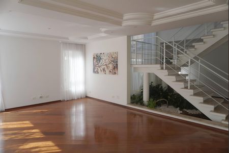 Casa de condomínio para alugar com 455m², 4 quartos e 6 vagas Casa de condomínio para alugar com 455m², 4 quartos e 6 vagasSala