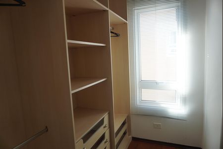 Casa de condomínio para alugar com 455m², 4 quartos e 6 vagasCloset da suíte 4