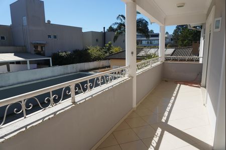 Casa de condomínio para alugar com 455m², 4 quartos e 6 vagasSacada