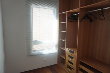 Casa de condomínio para alugar com 455m², 4 quartos e 6 vagas Casa de condomínio para alugar com 455m², 4 quartos e 6 vagasCloset da suíte 1
