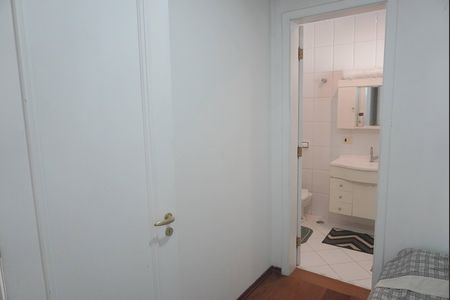 Casa de condomínio para alugar com 455m², 4 quartos e 6 vagas Casa de condomínio para alugar com 455m², 4 quartos e 6 vagasQuarto de Serviço