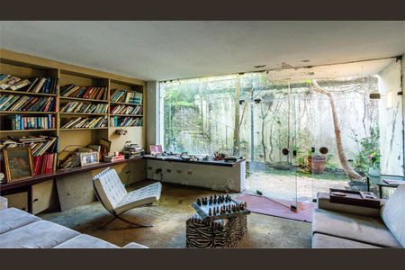 Casa à venda com 4 quartos, 500m² em Pacaembu, São Paulo
