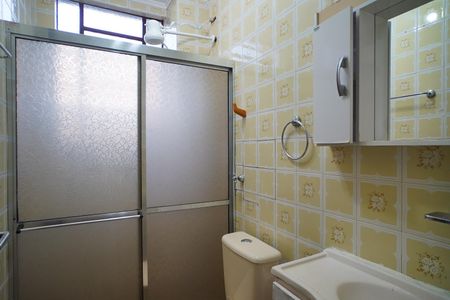 Banheiro de apartamento para alugar com 1 quarto, 50m² em Partenon, Porto Alegre