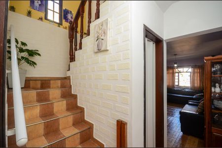 Corredor de casa à venda com 4 quartos, 170m² em Vila Yara, São Paulo