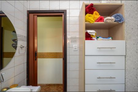 Casa à venda com 170m², 4 quartos e 4 vagas Casa à venda com 170m², 4 quartos e 4 vagasBanheiro
