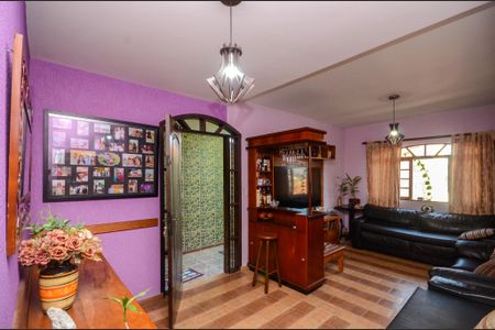 Casa à venda com 4 quartos, 170m² em Vila Yara, São Paulo