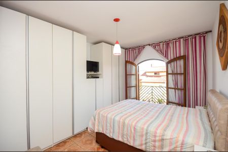 Casa à venda com 170m², 4 quartos e 4 vagas Casa à venda com 170m², 4 quartos e 4 vagasSuíte