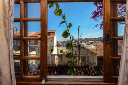 Casa à venda com 170m², 4 quartos e 4 vagas Casa à venda com 170m², 4 quartos e 4 vagasSala - Janela
