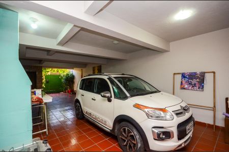 Garagem de casa à venda com 4 quartos, 170m² em Vila Yara, São Paulo