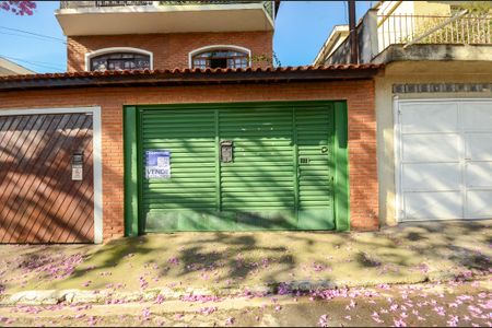 Casa à venda com 170m², 4 quartos e 4 vagas Casa à venda com 170m², 4 quartos e 4 vagasFachada