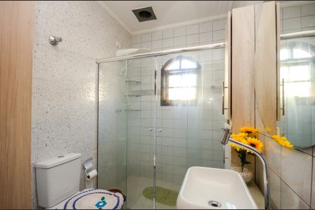 Casa à venda com 170m², 4 quartos e 4 vagas Casa à venda com 170m², 4 quartos e 4 vagasBanheiro