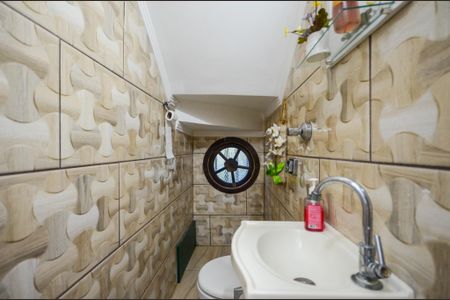 Casa à venda com 170m², 4 quartos e 4 vagas Casa à venda com 170m², 4 quartos e 4 vagasLavabo