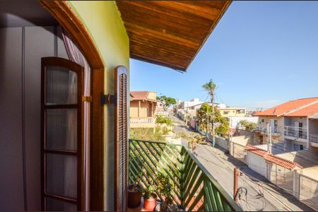 Casa à venda com 170m², 4 quartos e 4 vagas Casa à venda com 170m², 4 quartos e 4 vagasSuíte - Sacada
