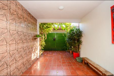 Casa à venda com 170m², 4 quartos e 4 vagas Casa à venda com 170m², 4 quartos e 4 vagasGaragem