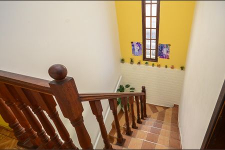 Casa à venda com 170m², 4 quartos e 4 vagas Casa à venda com 170m², 4 quartos e 4 vagasEscada