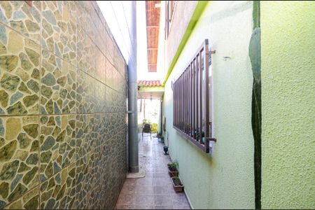 Casa à venda com 170m², 4 quartos e 4 vagas Casa à venda com 170m², 4 quartos e 4 vagasCorredor externo