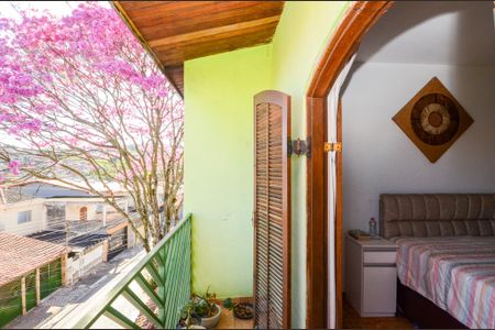Casa à venda com 170m², 4 quartos e 4 vagas Casa à venda com 170m², 4 quartos e 4 vagasSuíte - Sacada