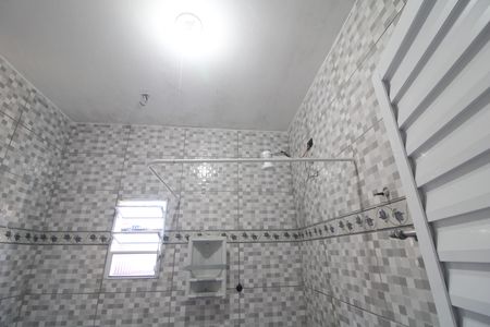 Banheiro de casa para alugar com 1 quarto, 50m² em Jardim Novo Horizonte, São Paulo