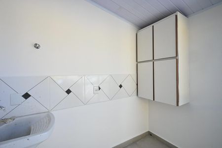 Área de Serviço  de casa para alugar com 2 quartos, 200m² em Jardim Santa Terezinha, Taboão da Serra