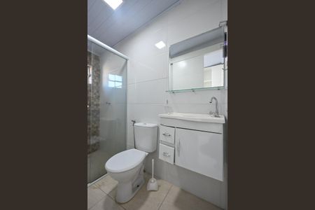 Banheiro Suíte 1 de casa para alugar com 2 quartos, 200m² em Jardim Santa Terezinha, Taboão da Serra