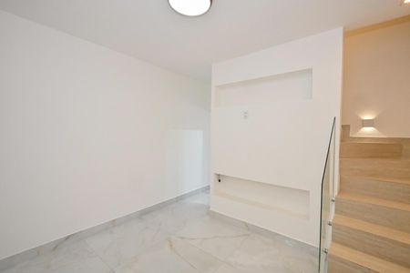 Sala de casa para alugar com 2 quartos, 200m² em Jardim Santa Terezinha, Taboão da Serra