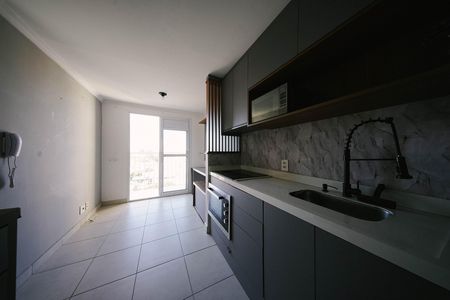 Sala/Cozinha e Área de Serviço de apartamento para alugar com 1 quarto, 29m² em Vila Ré, São Paulo